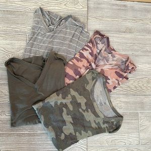 Juniors SO Favorite Crew and V-neck Tshirt Lot of 4. Size XL